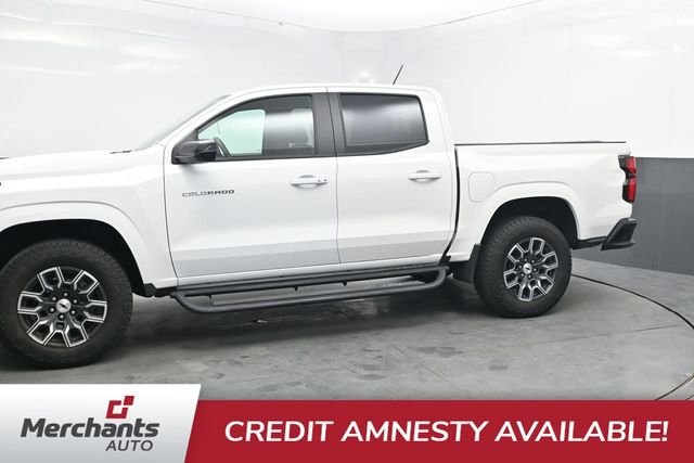 Used 2025 White Chevrolet Z71 image 3