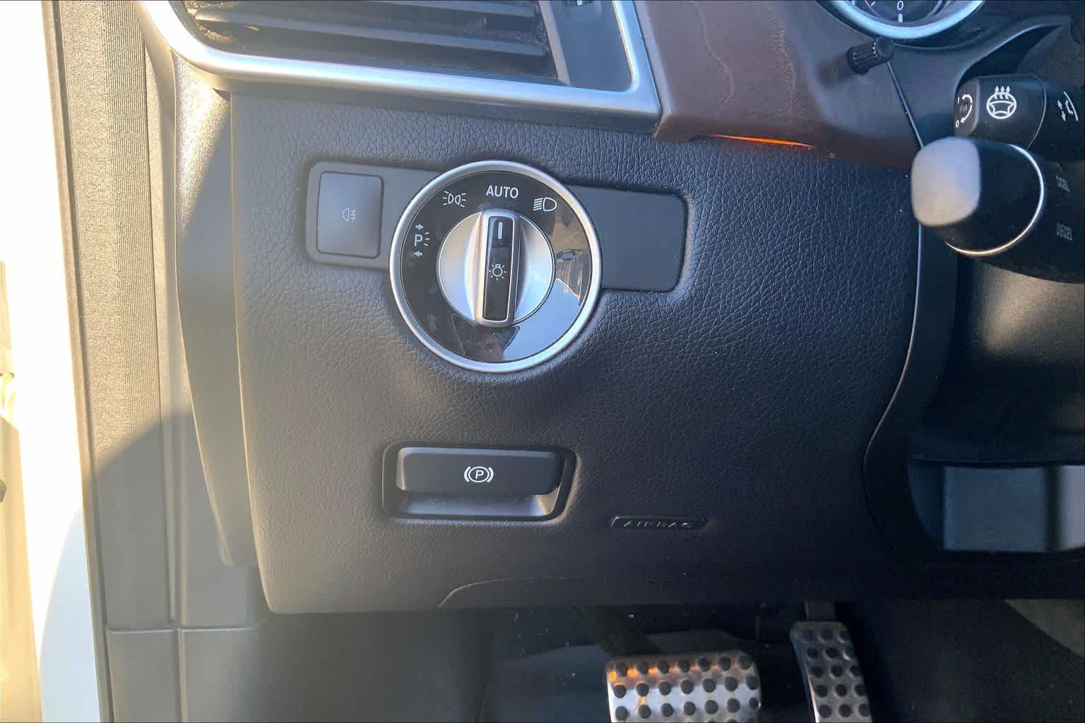 Used 2015 Polar White Mercedes-Benz ML 400 image 35