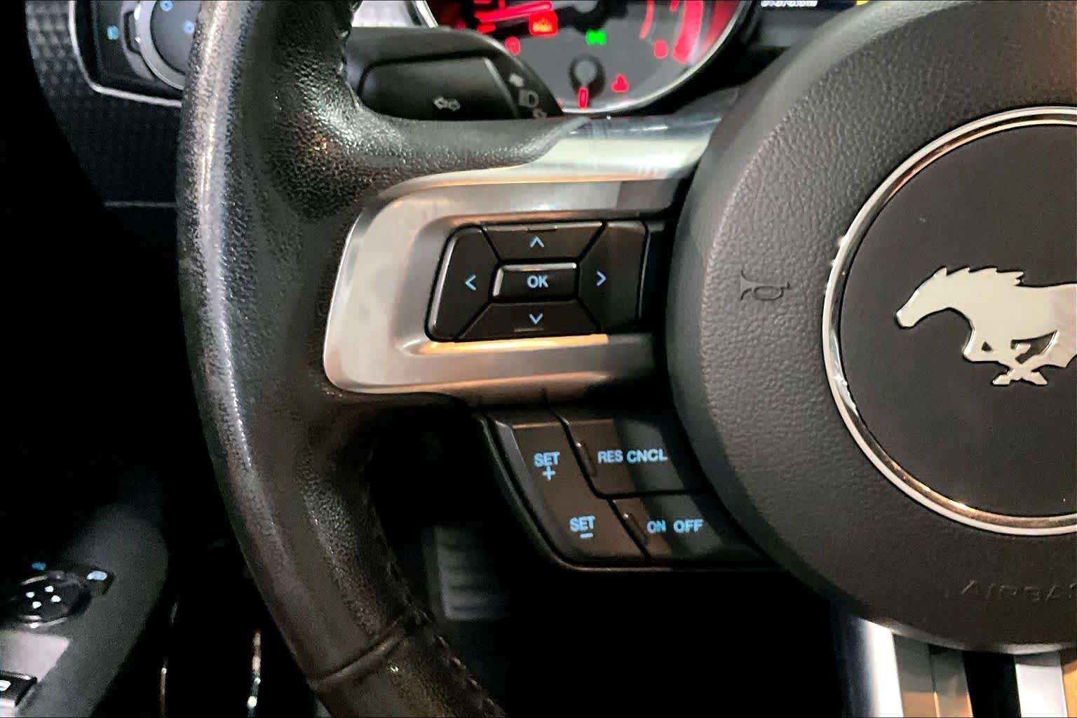 Used 2017 White Platinum Metallic Tri-Coat Ford GT Premium image 21