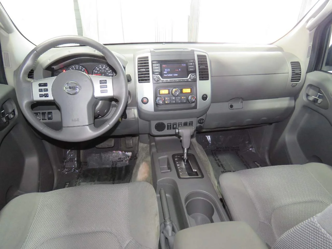 Used 2017 Lava Red Nissan SV Crew Cab image 11