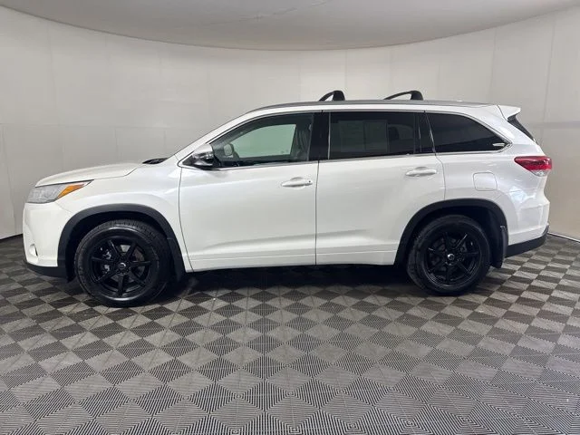 Used 2018 Blizzard Pearl Toyota XLE image 7