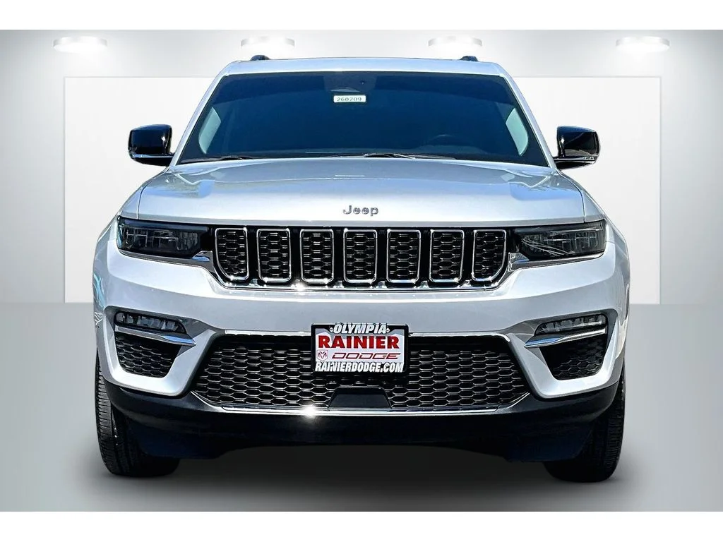 Used 2022 Silver Zynith Jeep Limited image 3