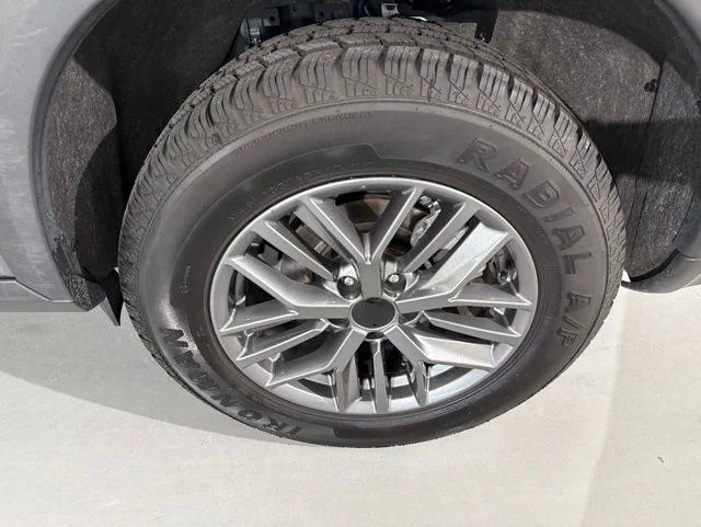 Used 2024 Gray Nissan S image 7