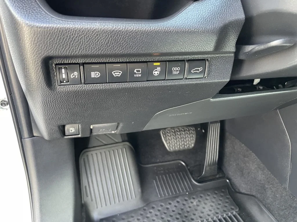 Used 2024 Wind Chill Pearl/Midnight Black Metallic Toyota Hybrid XSE image 18