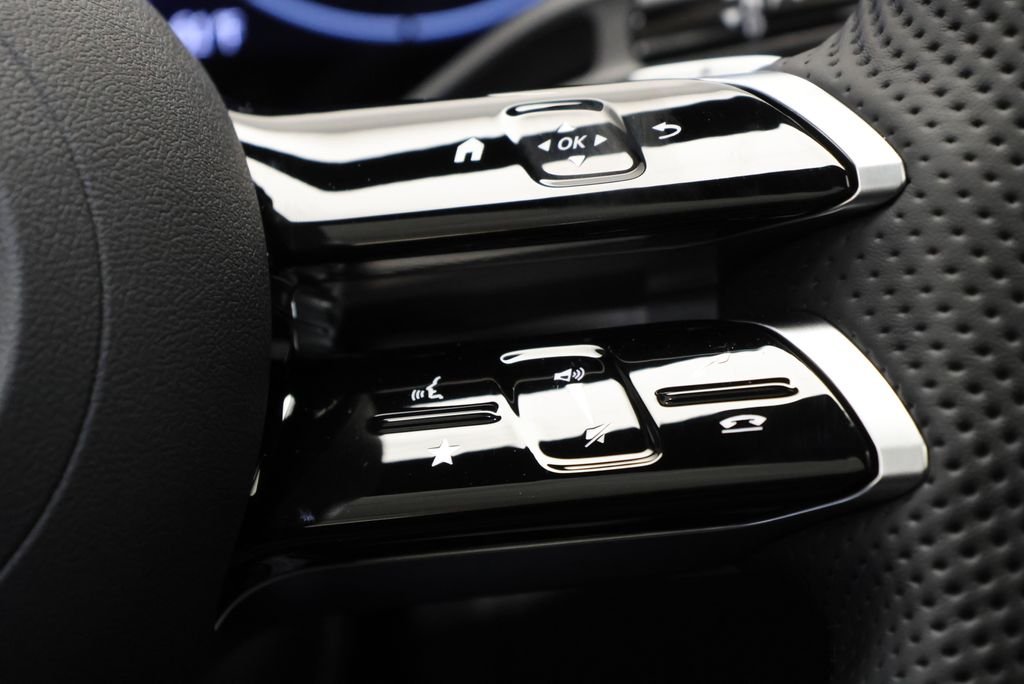 Used 2026 Black Mercedes-Benz GLC 300 image 22