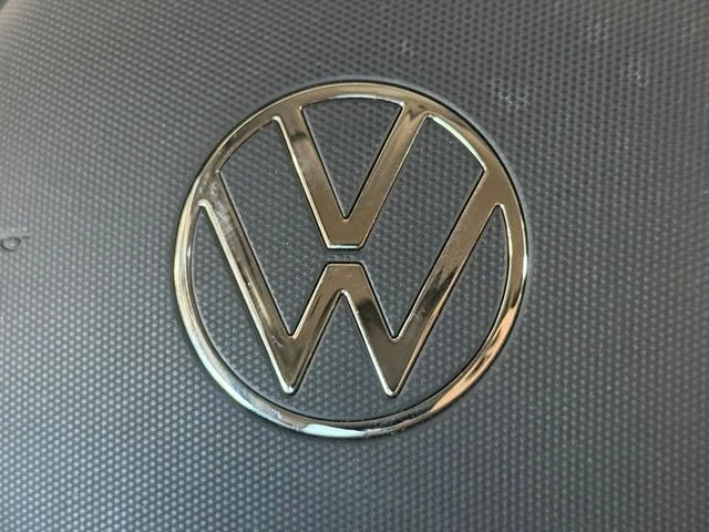 Used 2024  Volkswagen 2.0T SE image 5