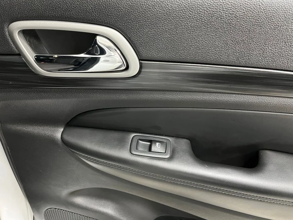 Used 2020 White Jeep Laredo E image 51