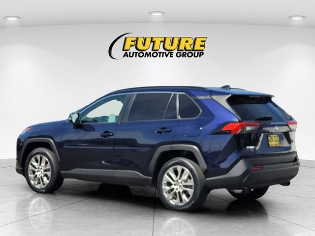 Used 2020  Toyota XLE Premium image 7