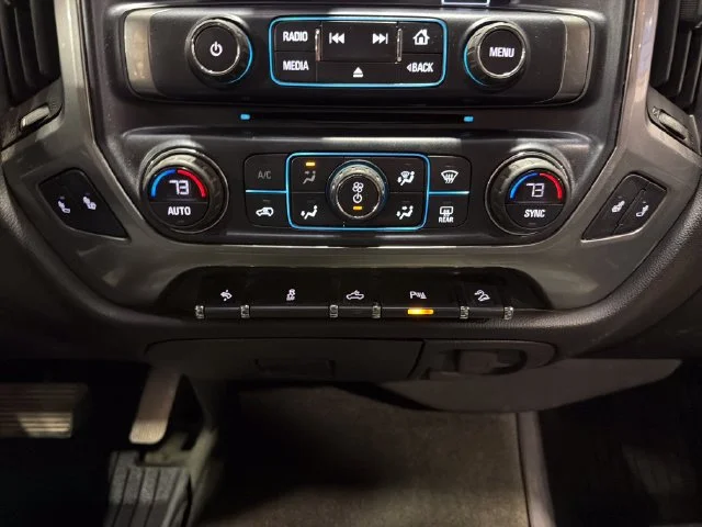Used 2018 SUMMIT WHITE Chevrolet LT image 32
