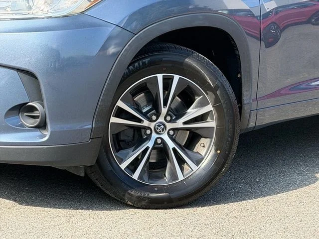 Used 2018 Blue Toyota LE image 26