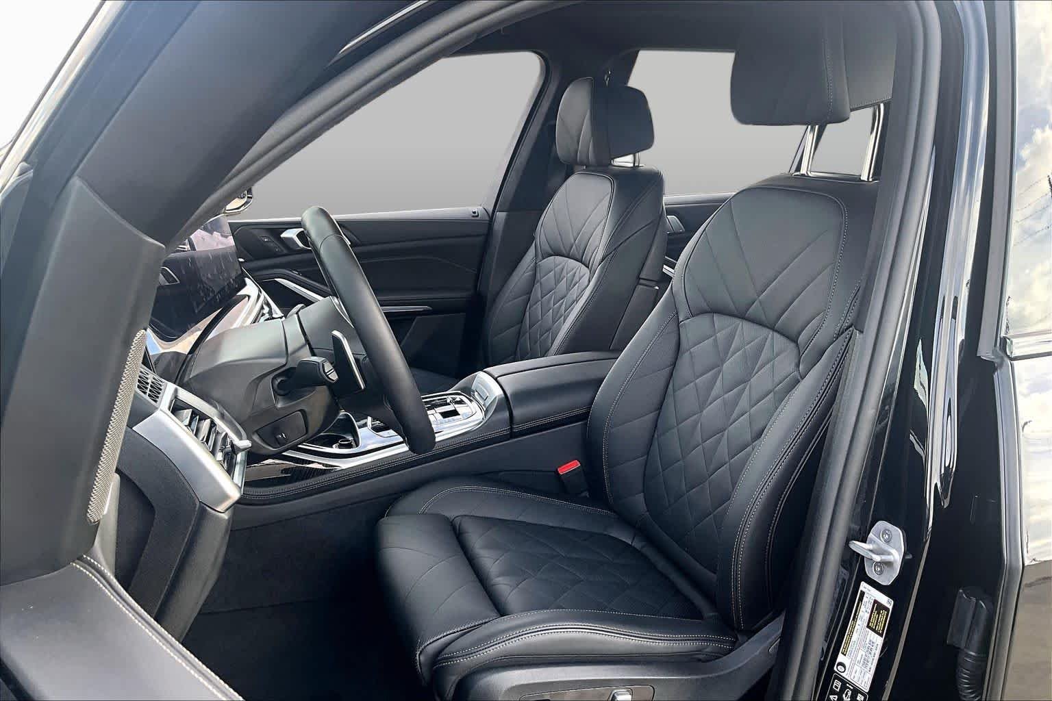 Used 2025 Black Sapphire Metallic BMW xDrive40i image 8