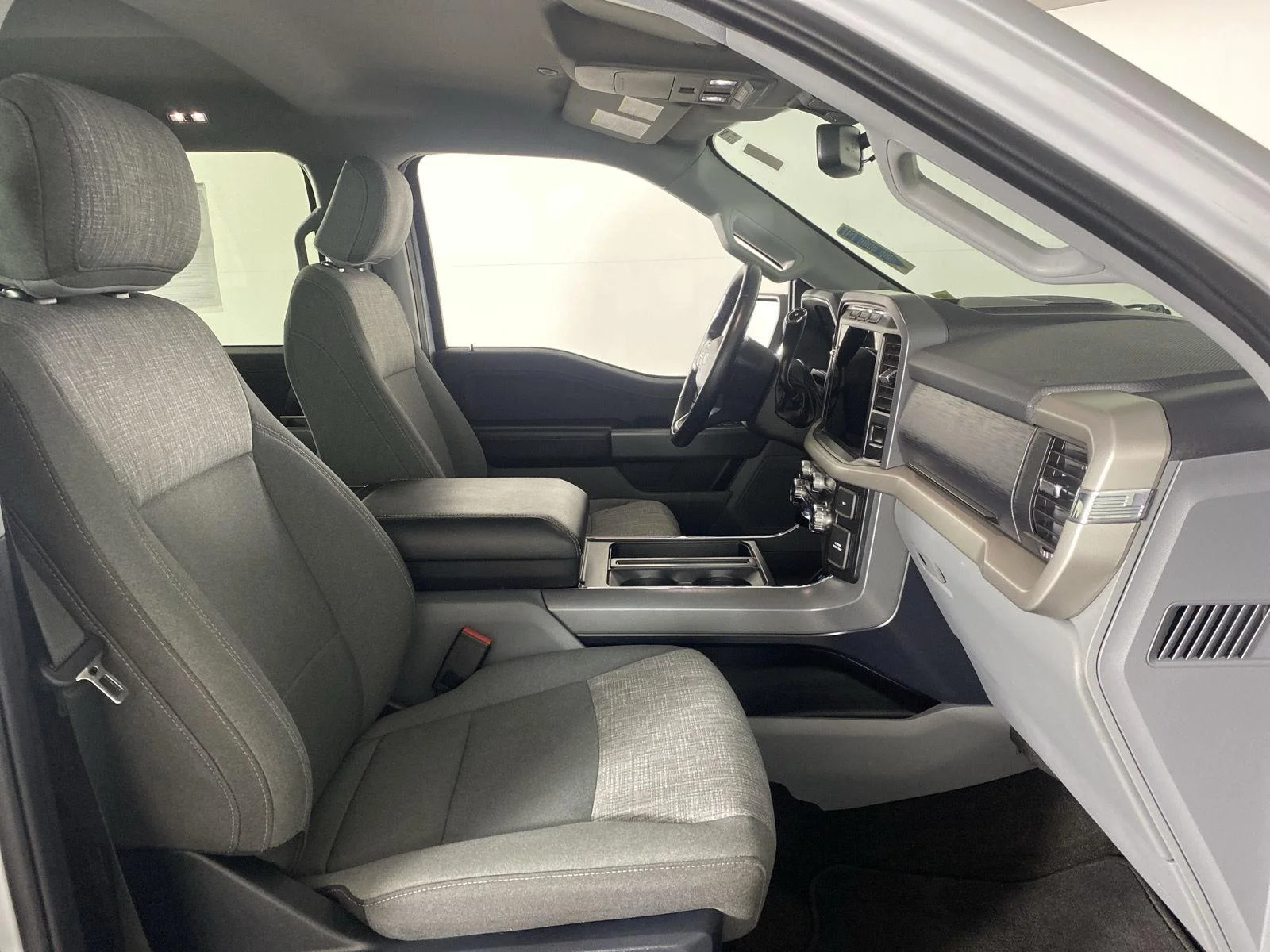 Used 2021 Space White Ford XLT image 37