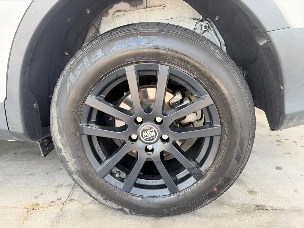 Used 2013 White Toyota LE image 34