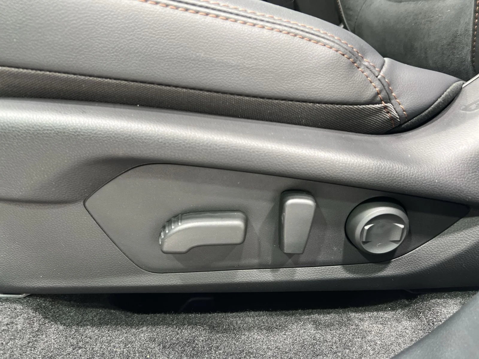 New 2026 ICE SILVER METALLIC Subaru Touring Hybrid image 12