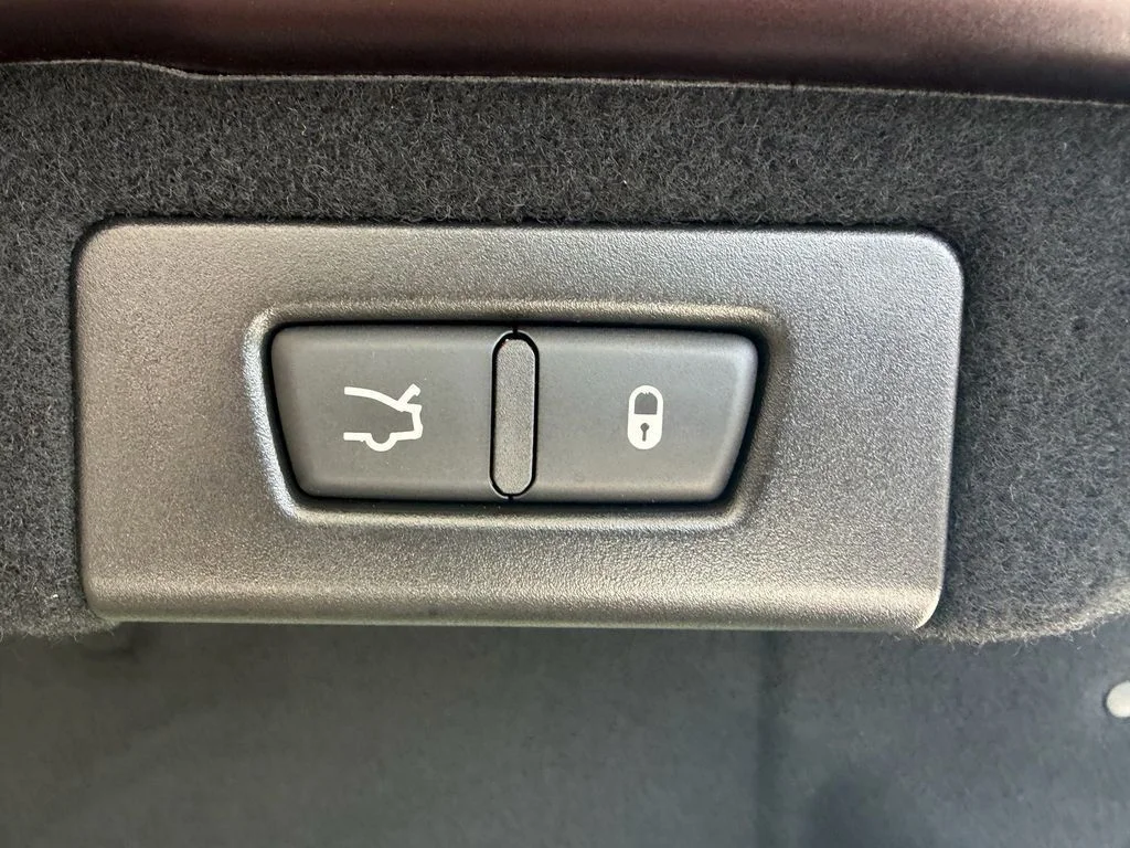 Used 2017 Red Maserati S image 14