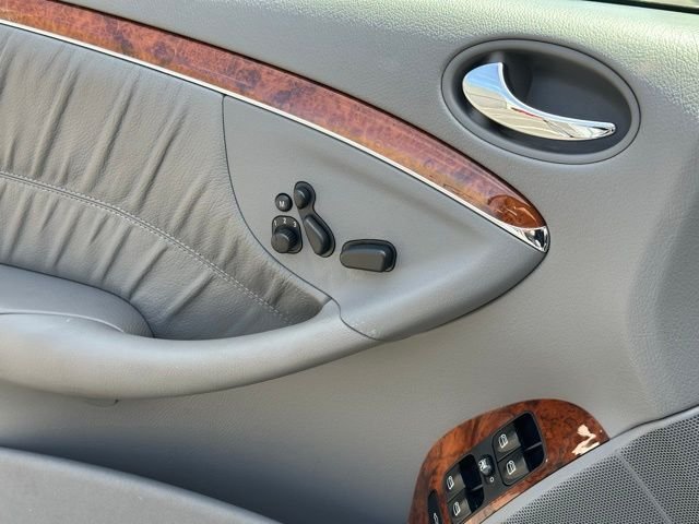 Used 2008 Gray Mercedes-Benz CLK 550 image 10