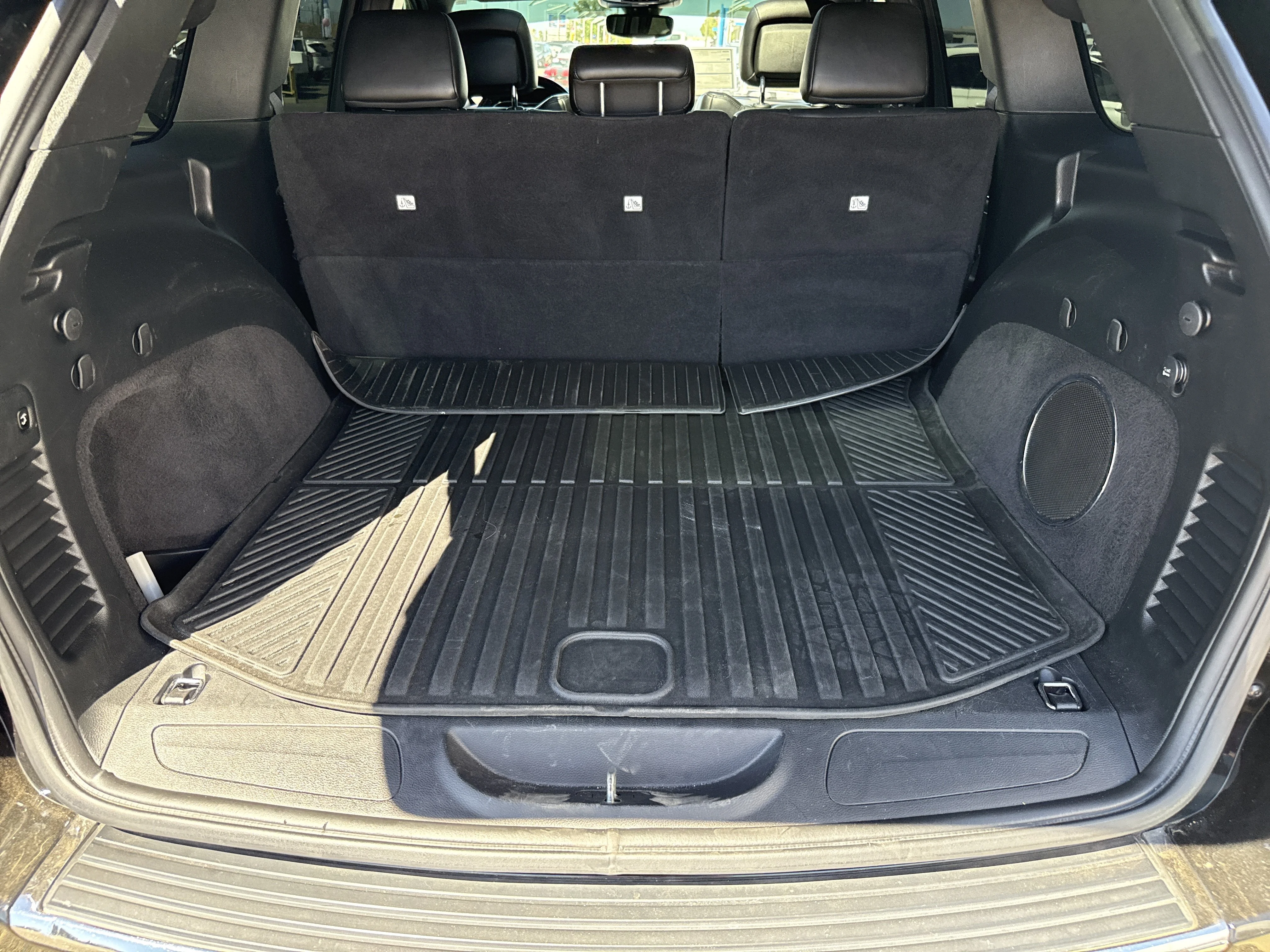 Used 2020 Diamond Black Crystal Pearlcoat Jeep Limited image 22