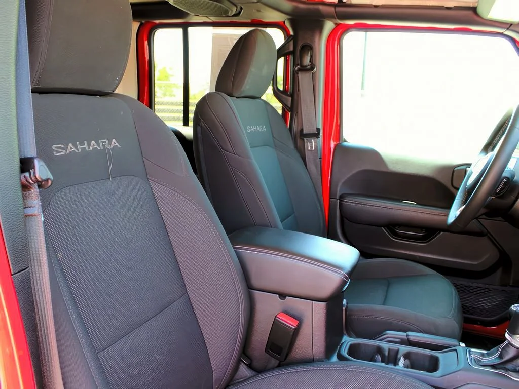 2023 Jeep Wrangler 4-Door Sahara - Photo 24