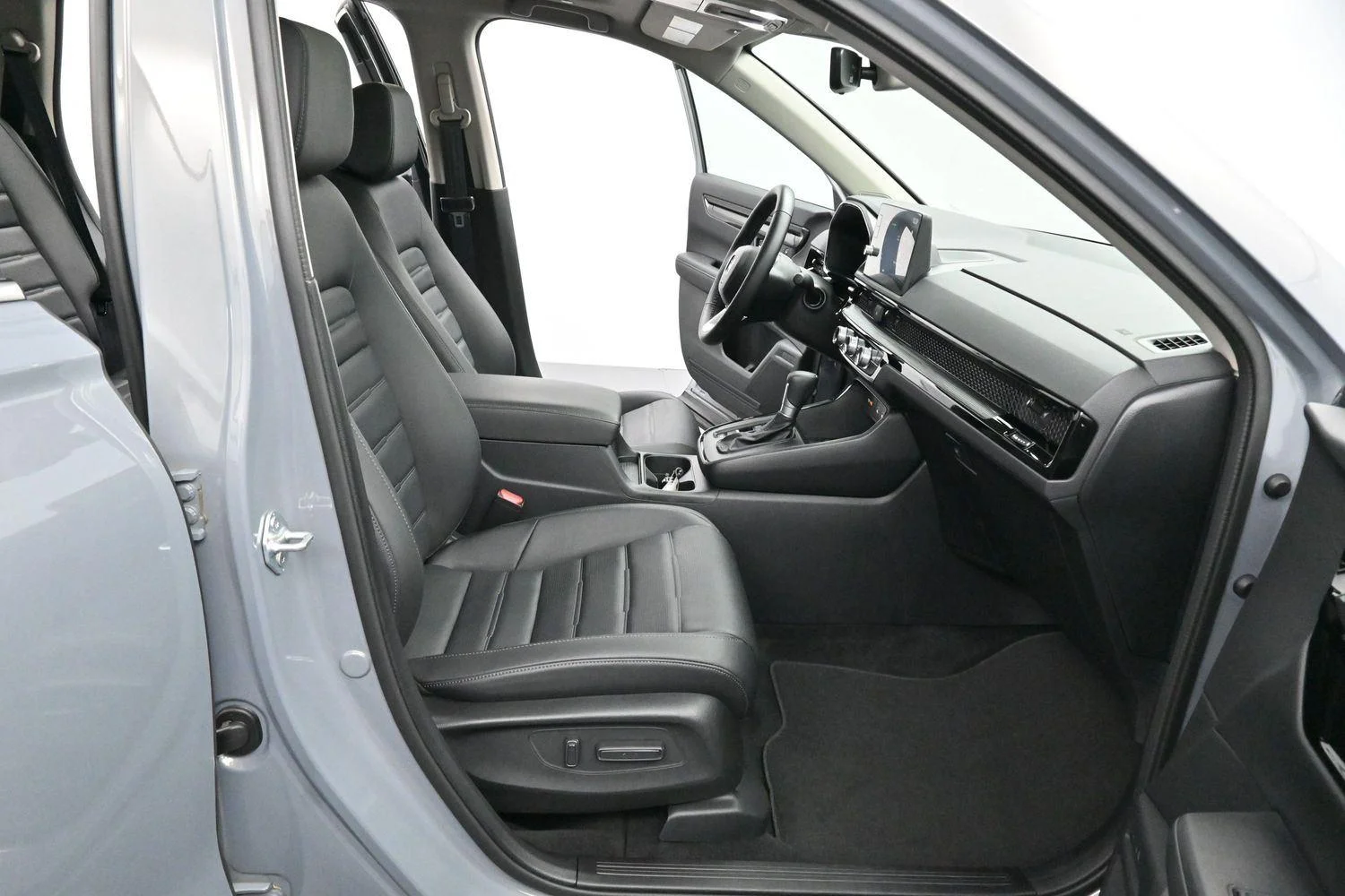 Used 2025 Gray Chrysler Select image 29