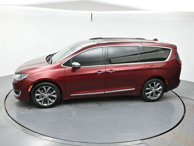 Used 2018 Velvet Red Pearlcoat Chrysler Limited image 33