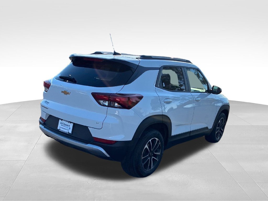 Used 2025 White Chevrolet LT image 5