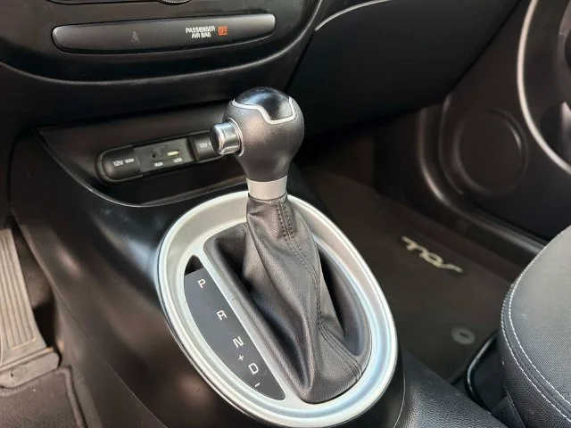 Used 2019 Clear White Kia Base image 22