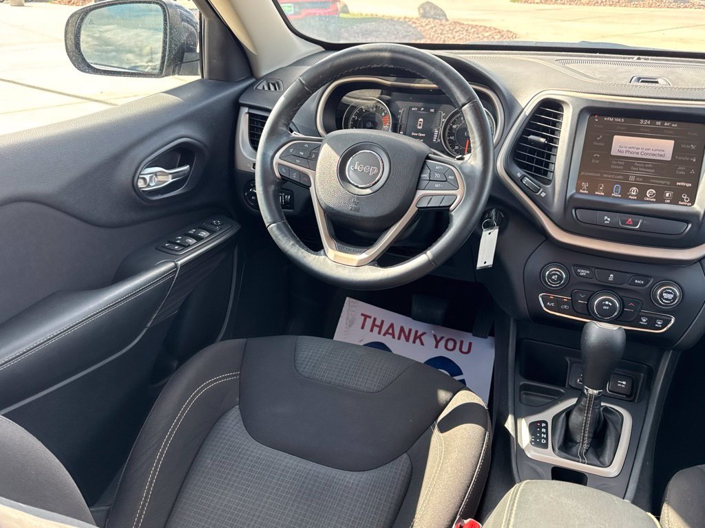 Used 2016 Blue Jeep Latitude image 16