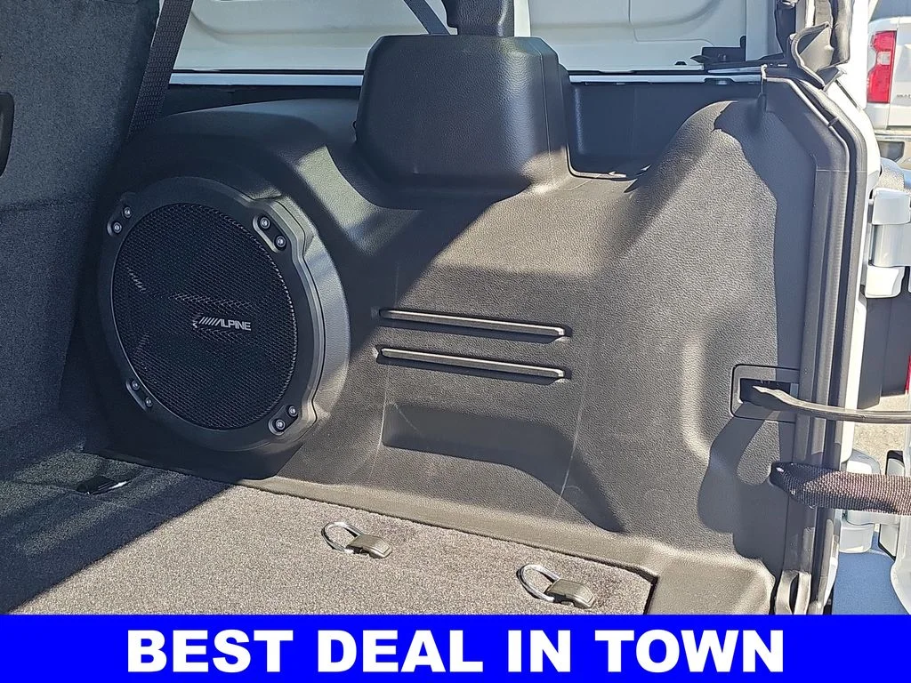 New 2026 Bright White Clear-Coat Exterior Paint Jeep Rubicon X image 13