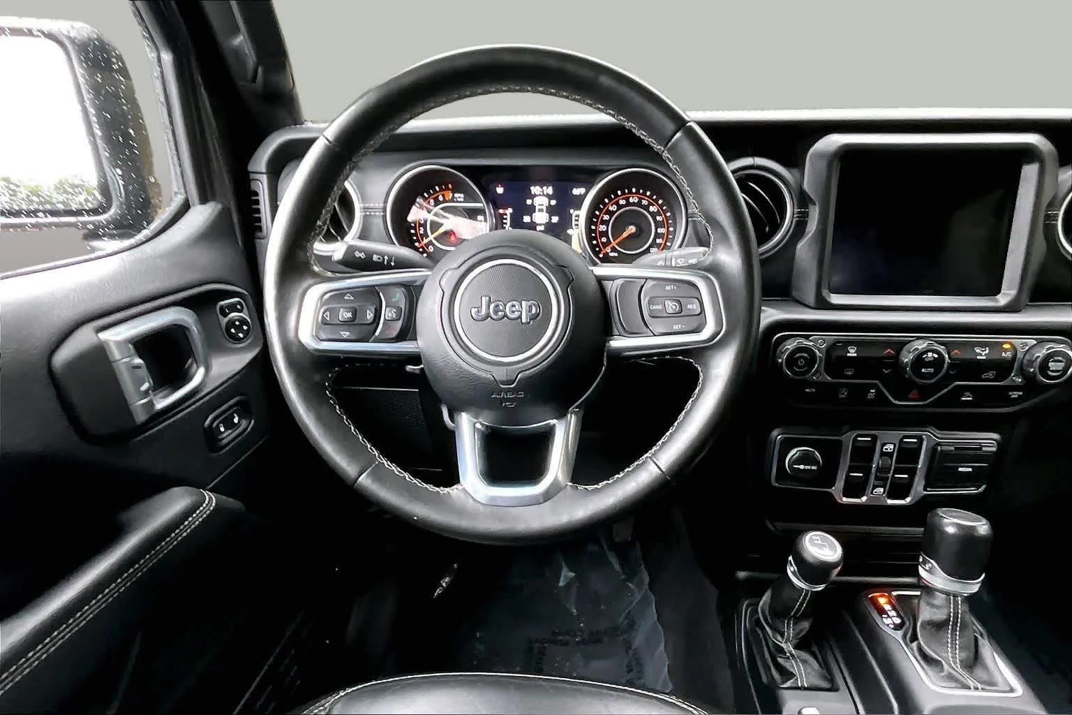 Used 2020 Granite Crystal Metallic Clearcoat Jeep Overland image 6