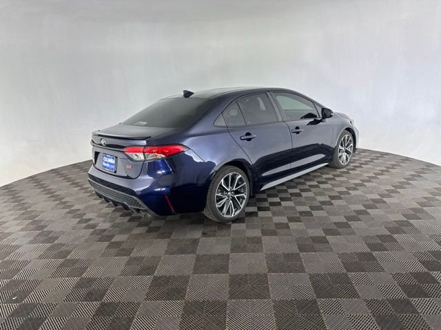 Used 2020  Toyota SE image 6