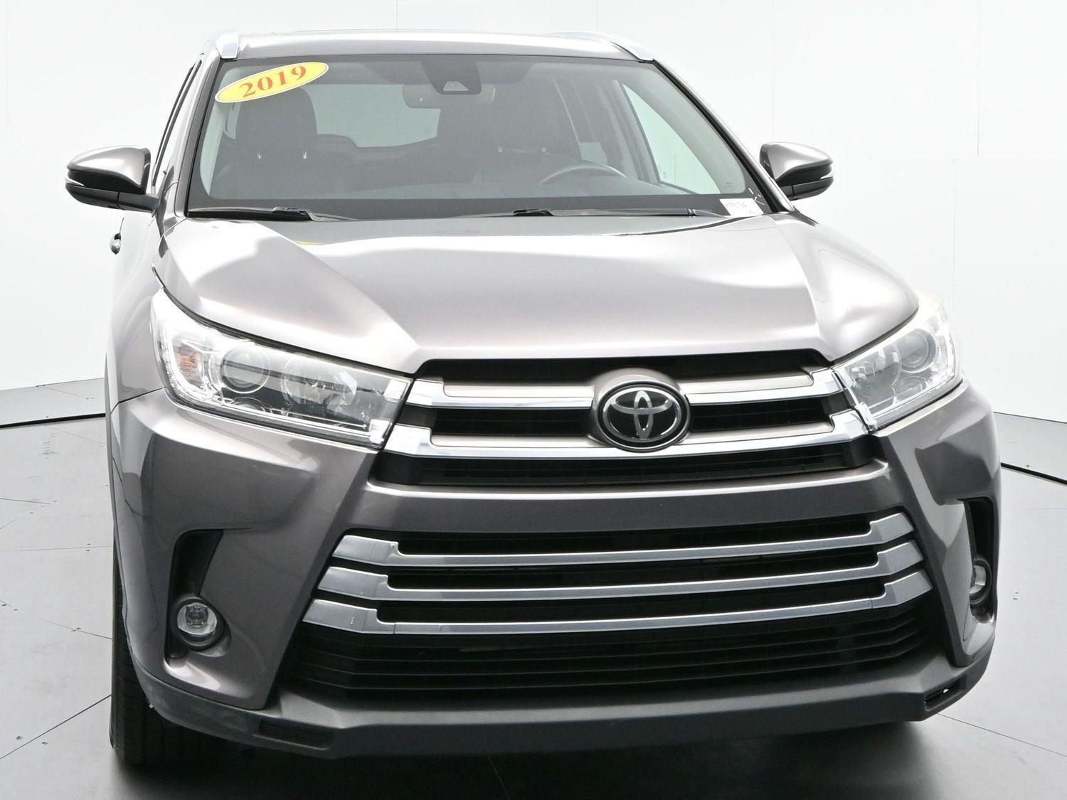 Used 2019 Predawn Gray Mica Toyota Limited image 2
