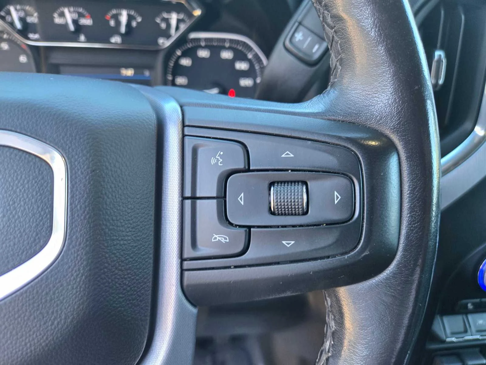Used 2022 Onyx Black GMC SLT image 23