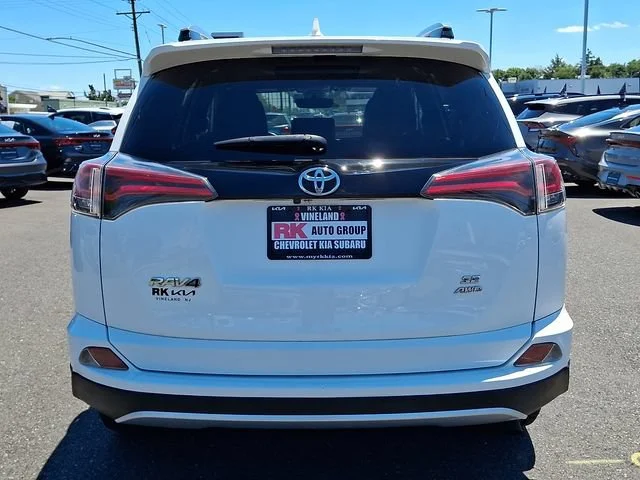 Used 2018 White Toyota SE image 6