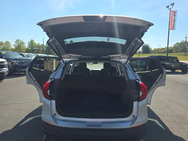 Used 2020 Silver GMC SLE image 13