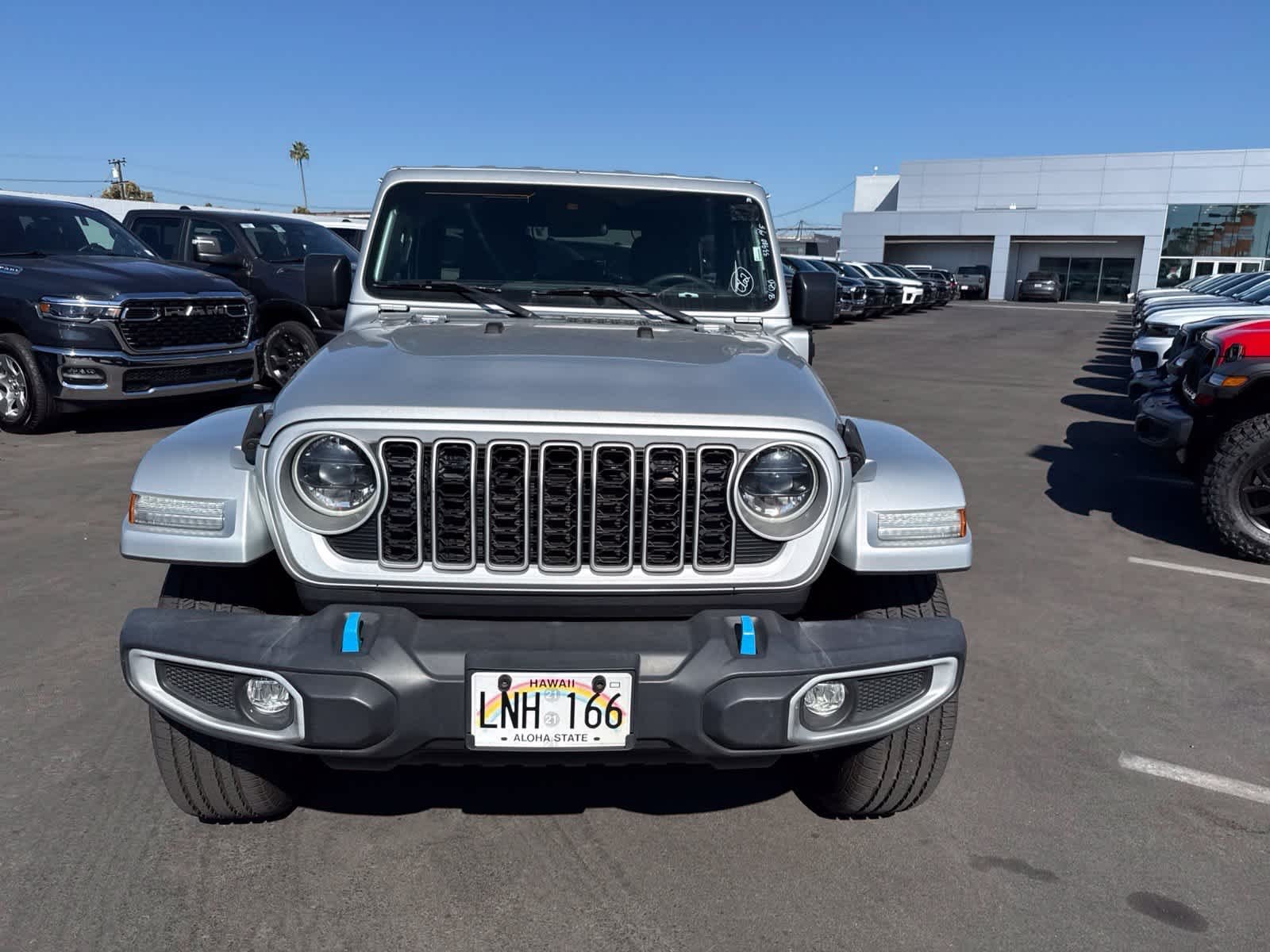 Used 2024 Silver Zynith Clearcoat Jeep Sahara image 4