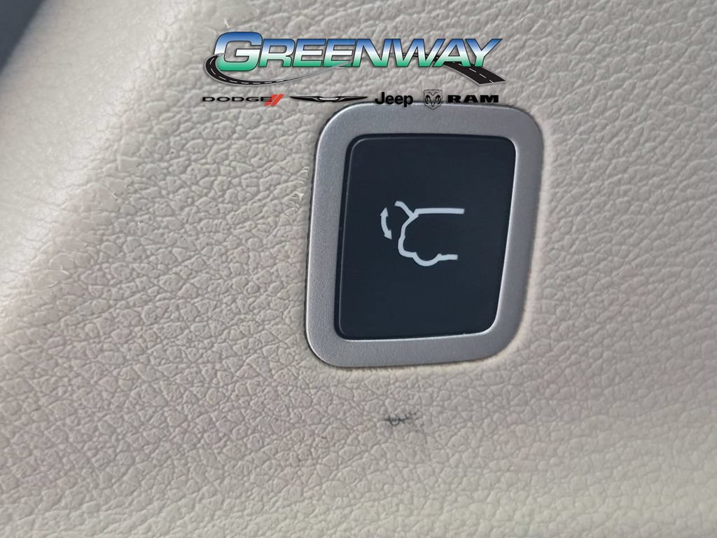 Used 2023 Brilliant Black Crystal Pearlcoat Chrysler Touring L image 26