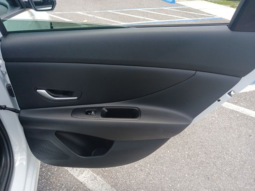 2025 Hyundai Elantra SE - Photo 20