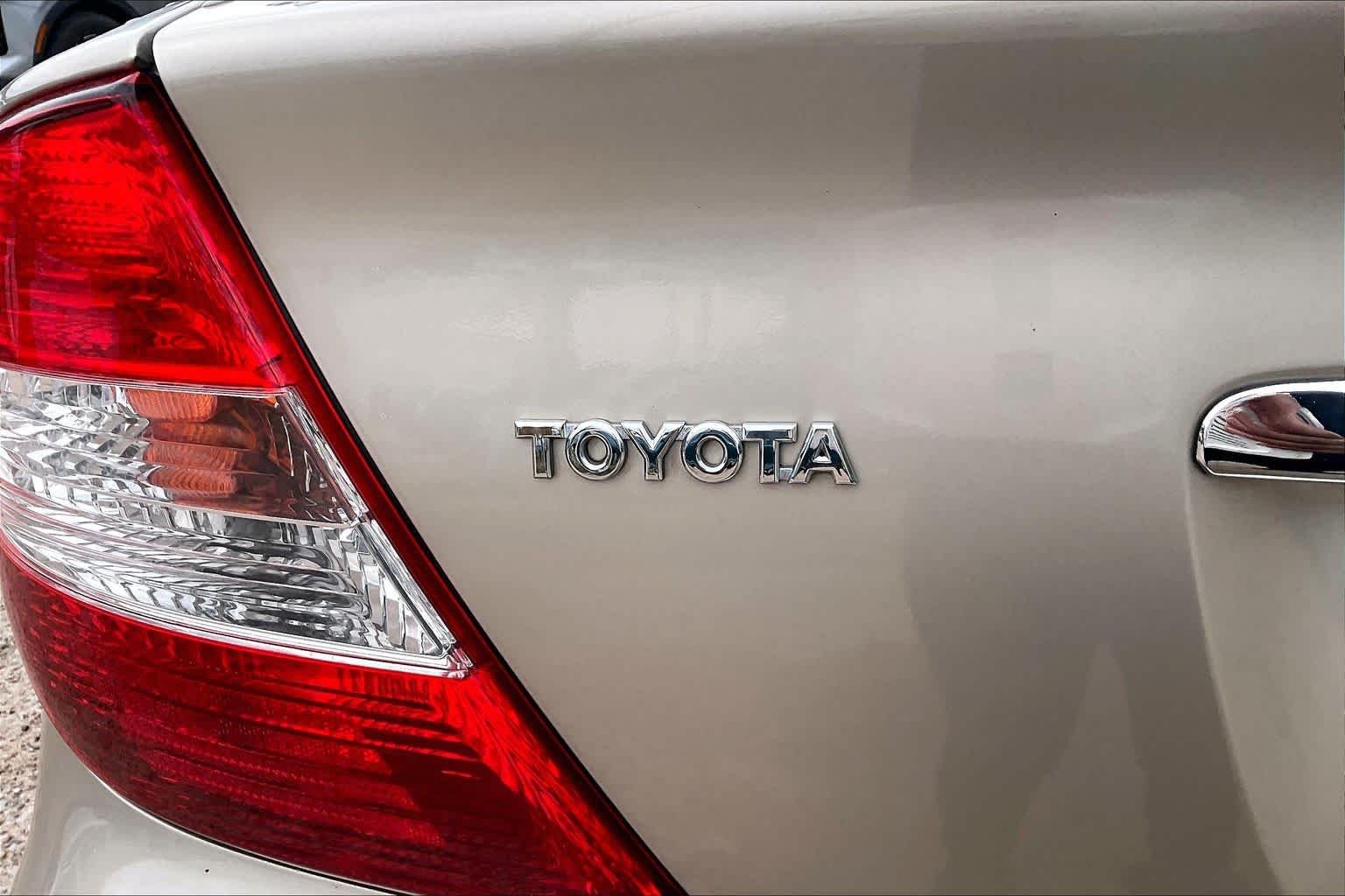 Used 2003 Desert Sand Mica Toyota LE image 9