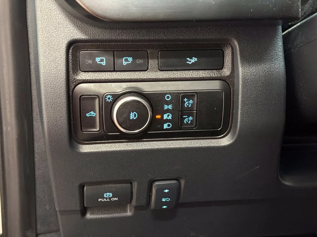 Used 2024 Oxford White Ford Lariat image 23