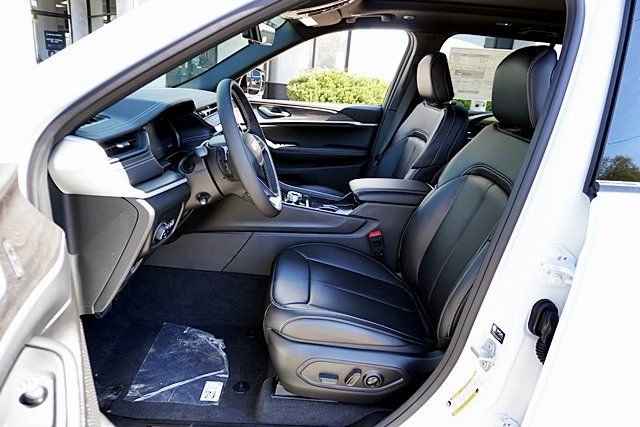 New 2026 Bright White Clear-Coat Exterior Paint Jeep Limited image 18