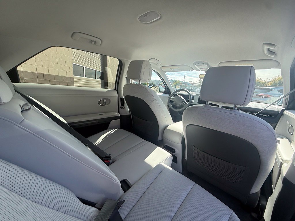 Used 2023 Atlas White Hyundai SEL image 15
