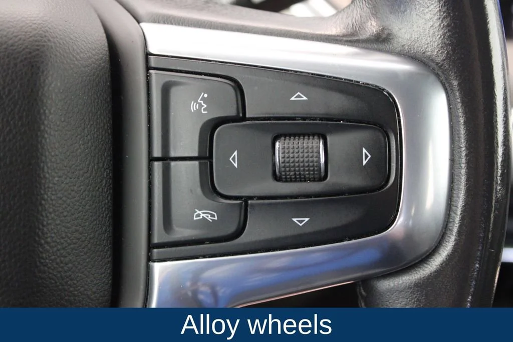 Used 2020 SUMMIT WHITE Chevrolet LT image 24