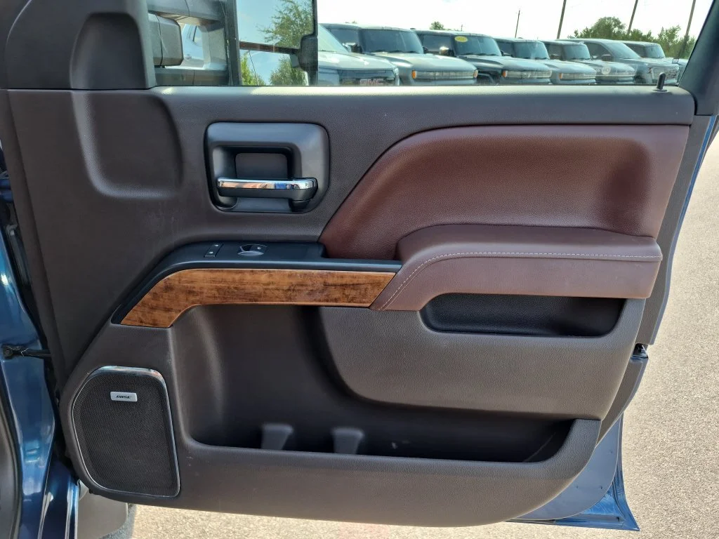 Used 2016 DEEP OCEAN BLUE METALLIC Chevrolet High Country image 34