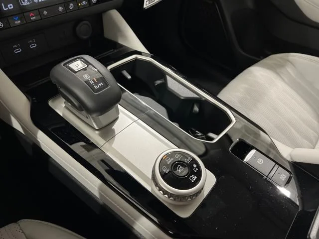 2025 Mitsubishi Outlander SEL Platinum Edition - Photo 19