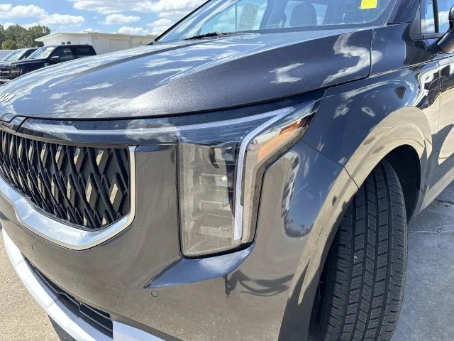 Used 2025 Gray Kia LXS image 7