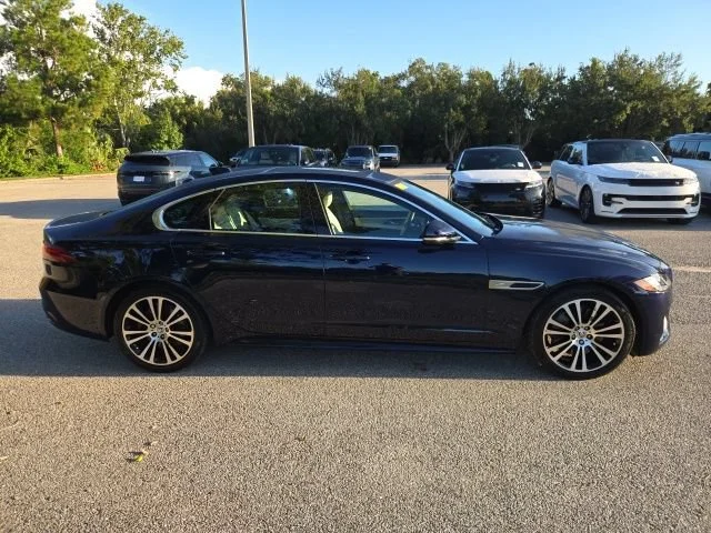 Used 2024 Blue Jaguar R-Dynamic SE image 6
