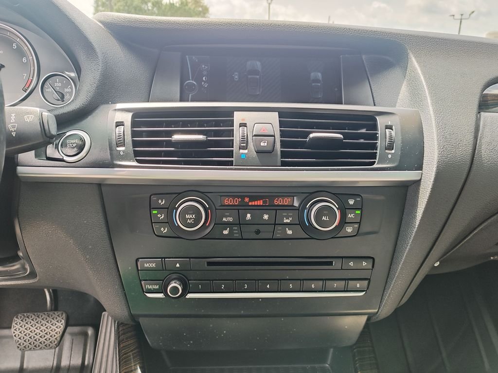 Used 2013 White BMW xDrive28i image 21