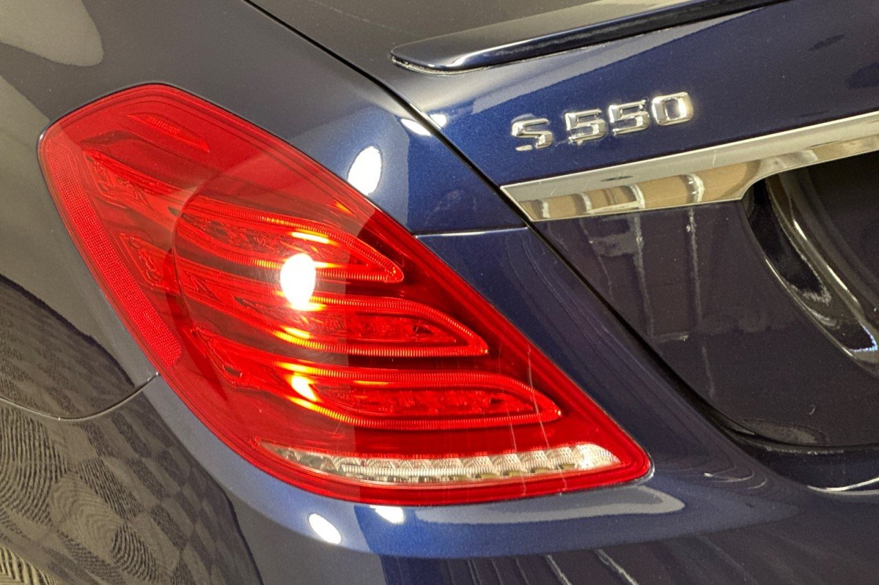 Used 2015 Lunar Blue Metallic Mercedes-Benz S 550 image 26