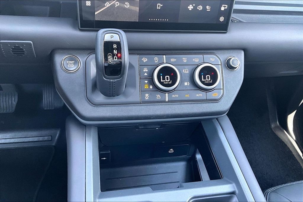 Used 2025 Fuji White Land Rover X-Dynamic SE image 23