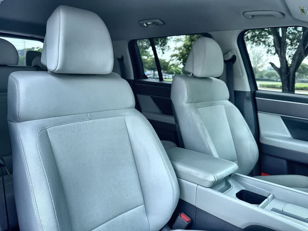 Used 2025 Ecotronic Gray Hyundai SE image 27